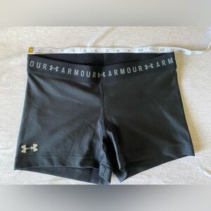 Under Armour - Athletic shorts